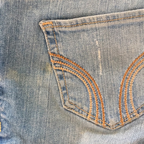 Light-wash Hollister skinny jeans. Size 1R - Picture 4 of 5